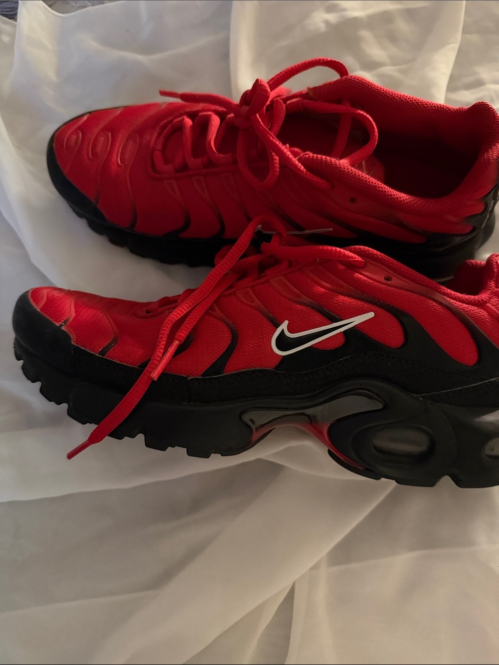 Nike Red Women's Sneakers - Picture 3 of 4